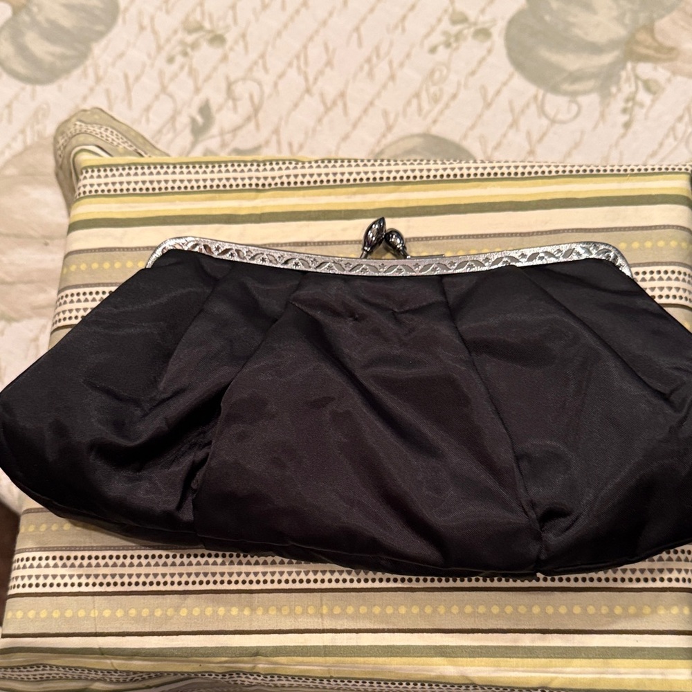 Valerie Stevens Black Satin Pleated Evening Clutch Bag Silver Frame Kiss Lock
